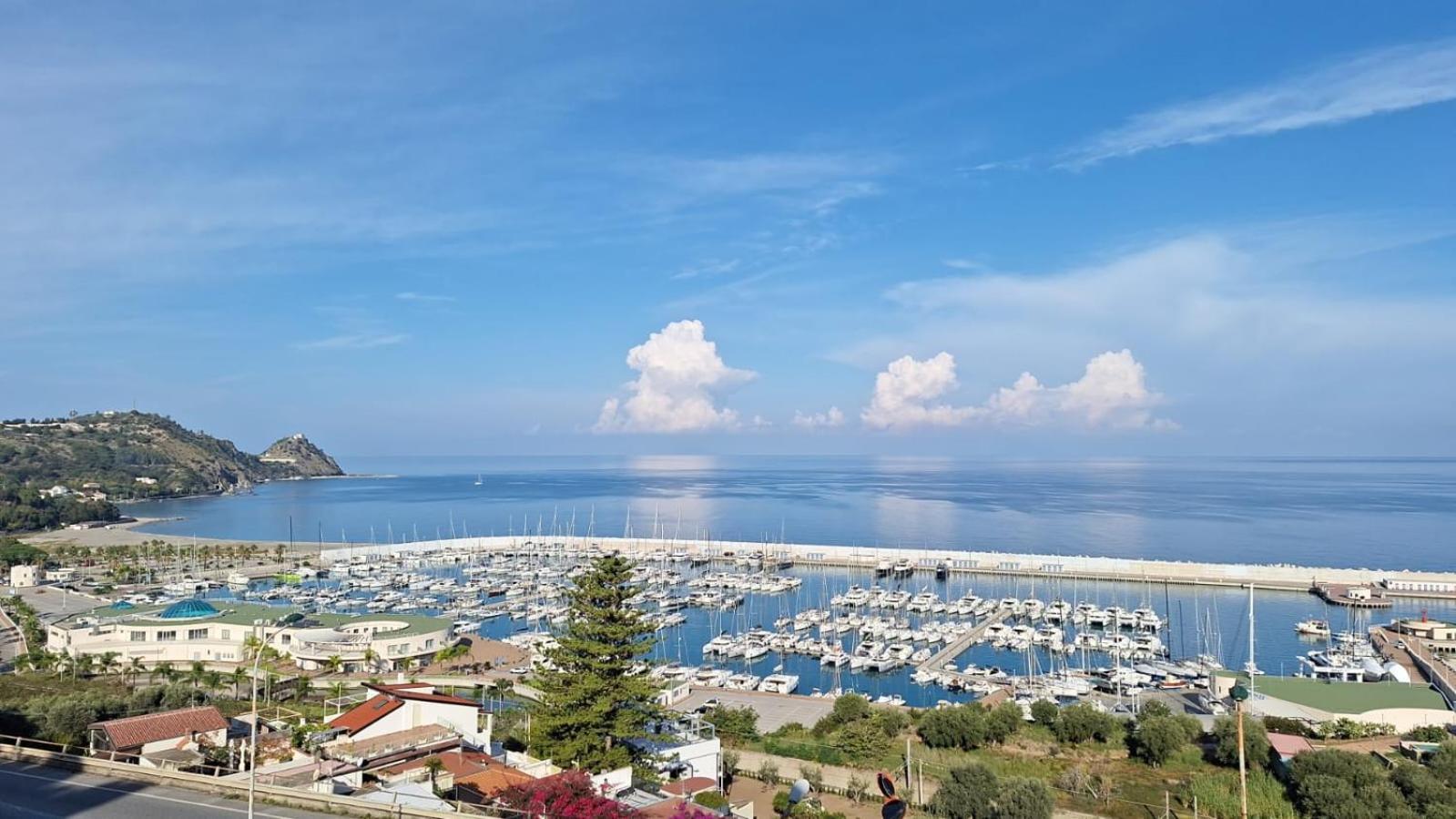 Magico Appartamenti Scafa - Marina Capo dʼOrlando Εξωτερικό φωτογραφία